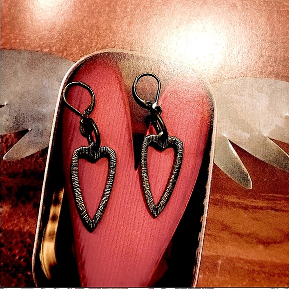 HEART EARRINGS RHINESTONES ON HIPPIE WIRES VINTAGE STYLE LONG HEART SHAPE NEW - Picture 2 of 3